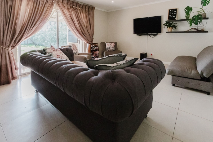 4 Bedroom Property for Sale in Sunningdale Western Cape